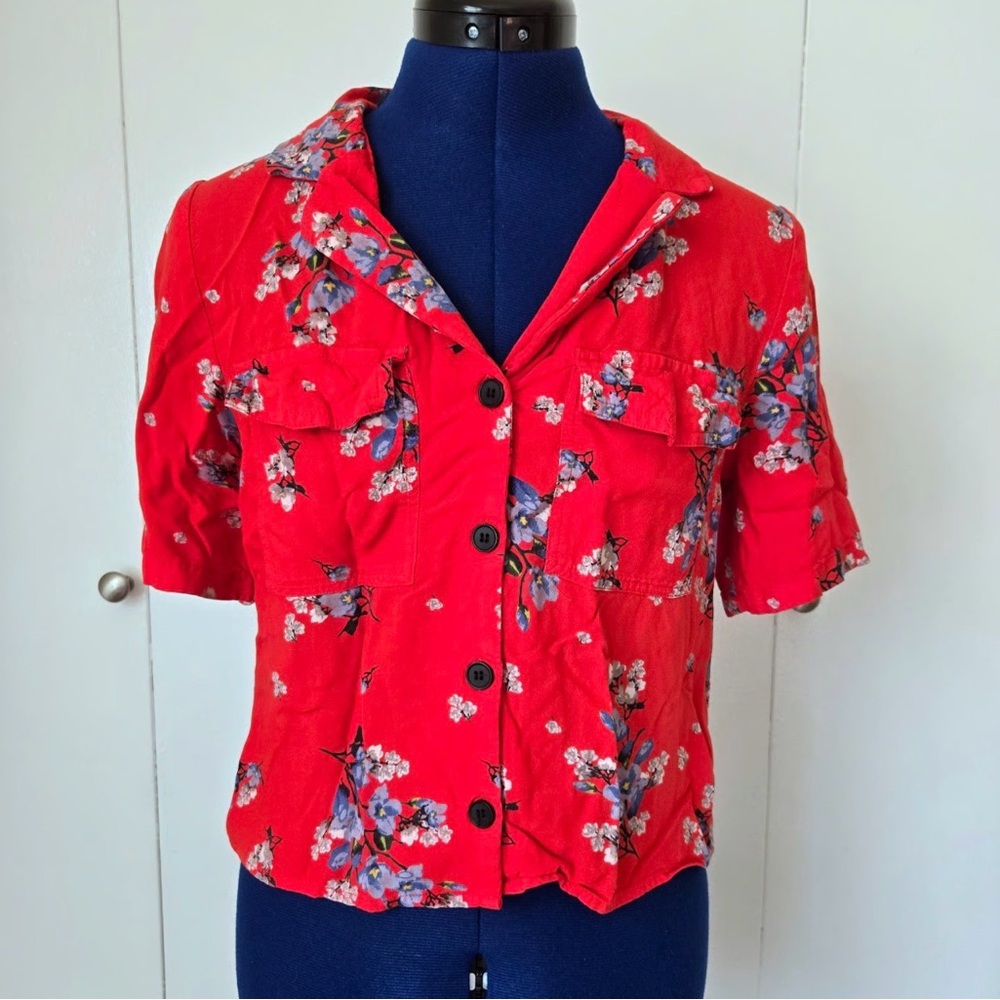 H&M Red Short-Sleeve Floral Button-Down Top